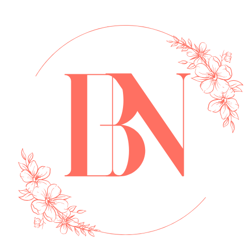 Foto da logo da loja no tom branco com as siglas 'BN' com flores ao redor